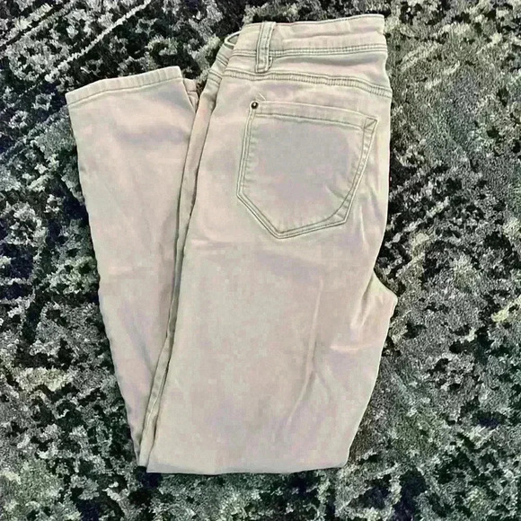 Kensie - Picture 2 of 5